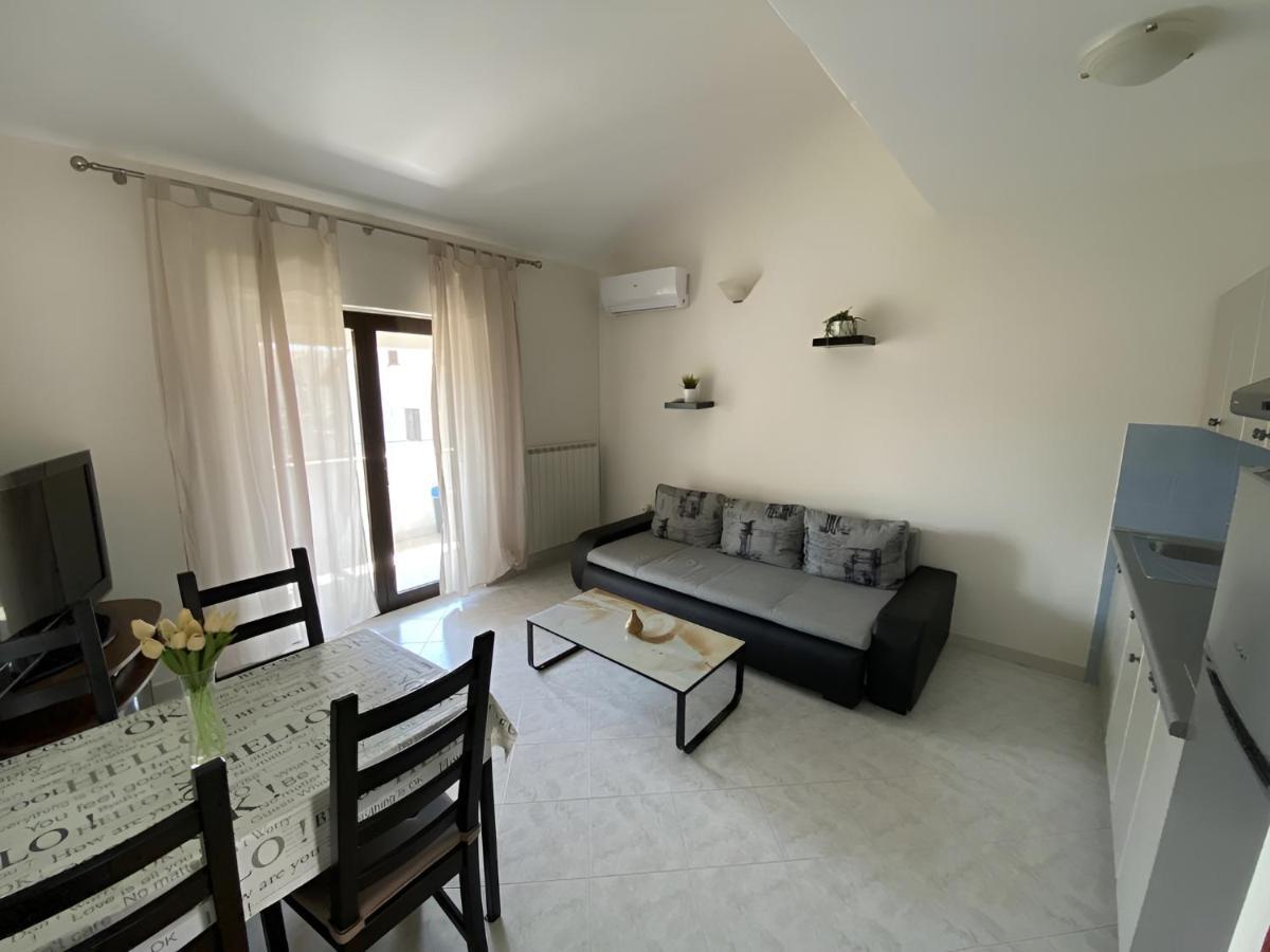 Apartmani Ana Borovac Funtana Ngoại thất bức ảnh